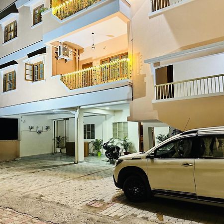 ורנאסי Zoomstay - 3Bhk Apartments מראה חיצוני תמונה