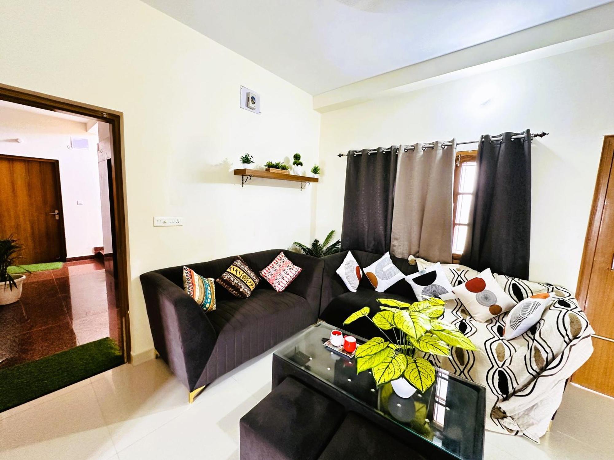 ורנאסי Zoomstay - 3Bhk Apartments מראה חיצוני תמונה