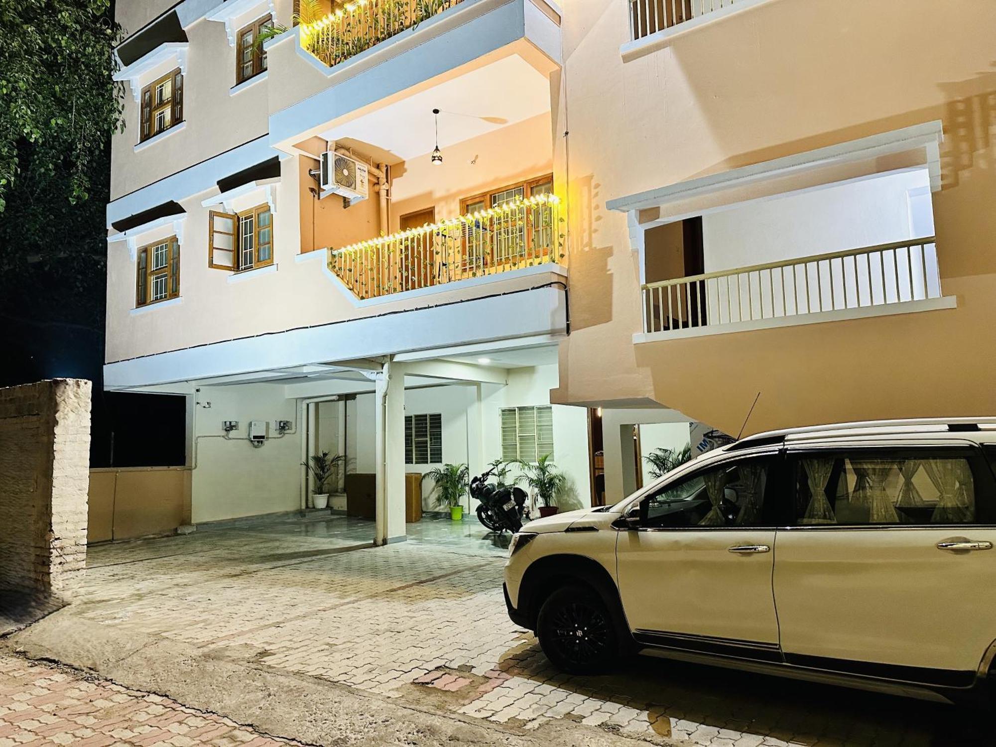 ורנאסי Zoomstay - 3Bhk Apartments מראה חיצוני תמונה
