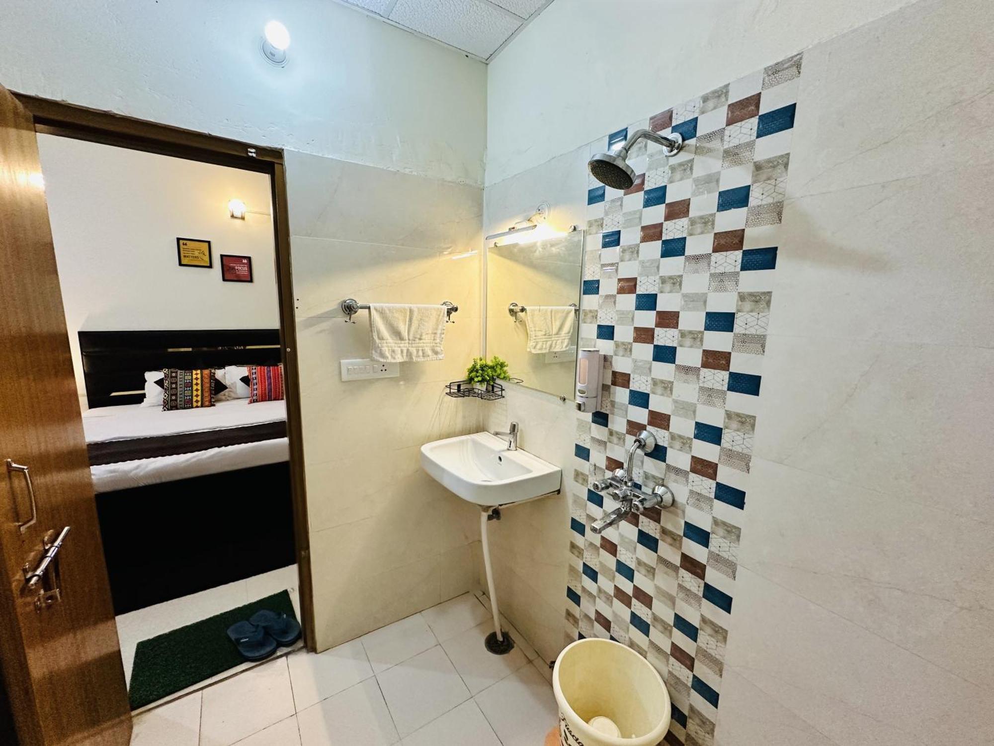 ורנאסי Zoomstay - 3Bhk Apartments מראה חיצוני תמונה