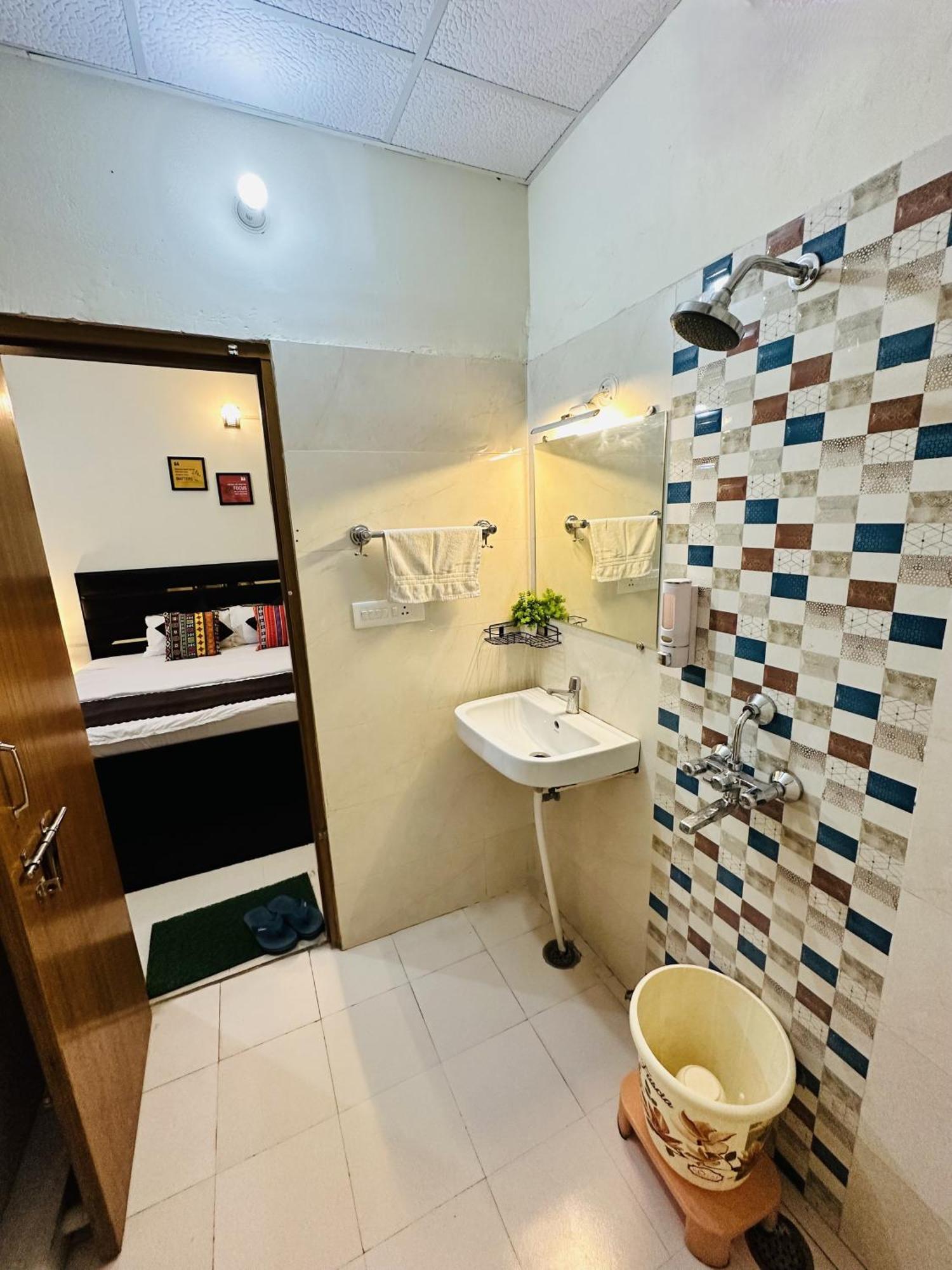 ורנאסי Zoomstay - 3Bhk Apartments מראה חיצוני תמונה