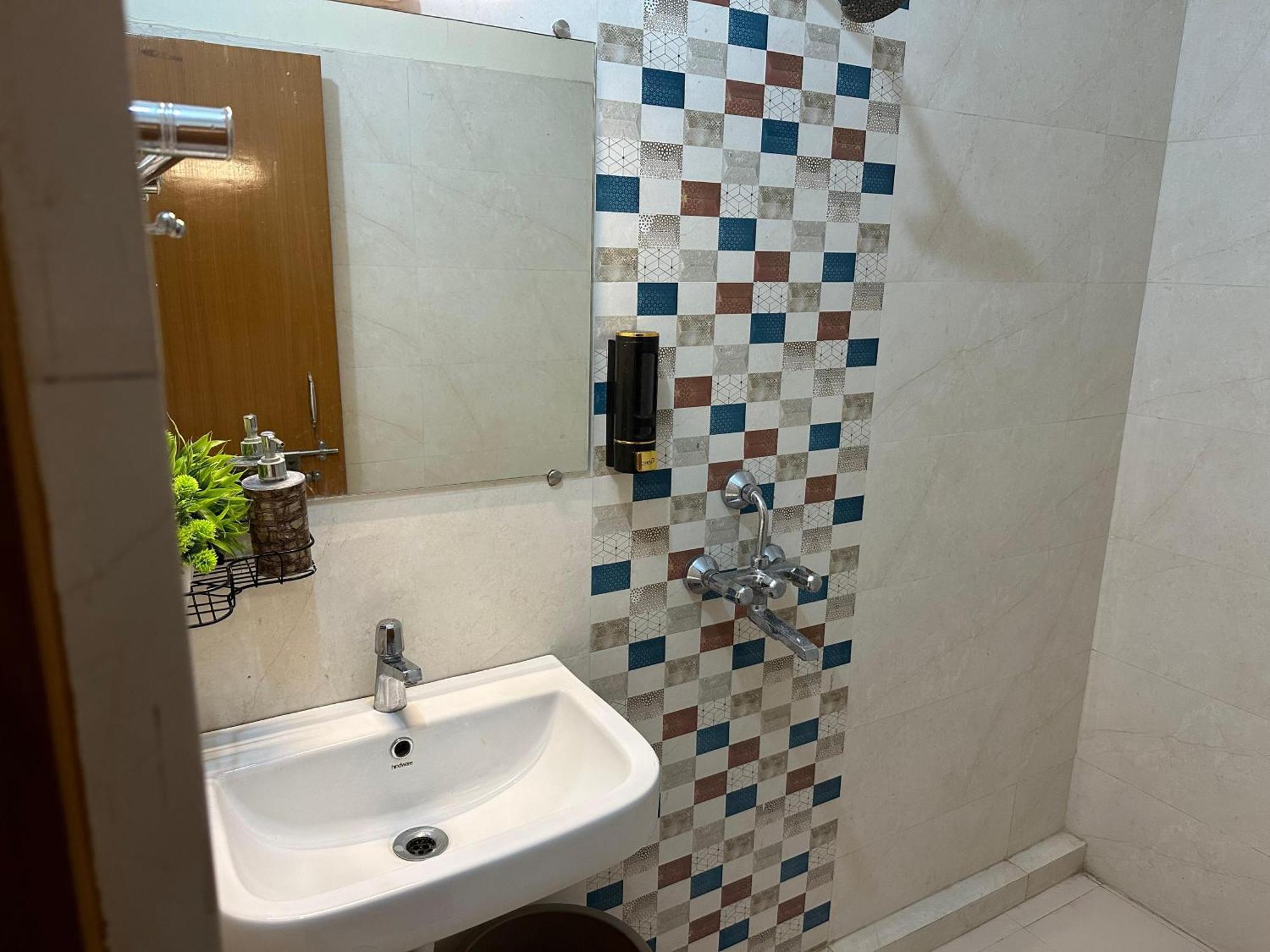 ורנאסי Zoomstay - 3Bhk Apartments מראה חיצוני תמונה